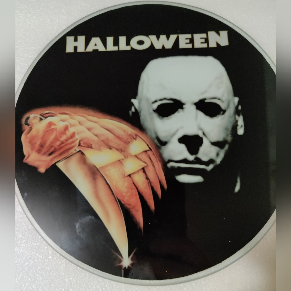 Michael Myers Halloween cutting board.